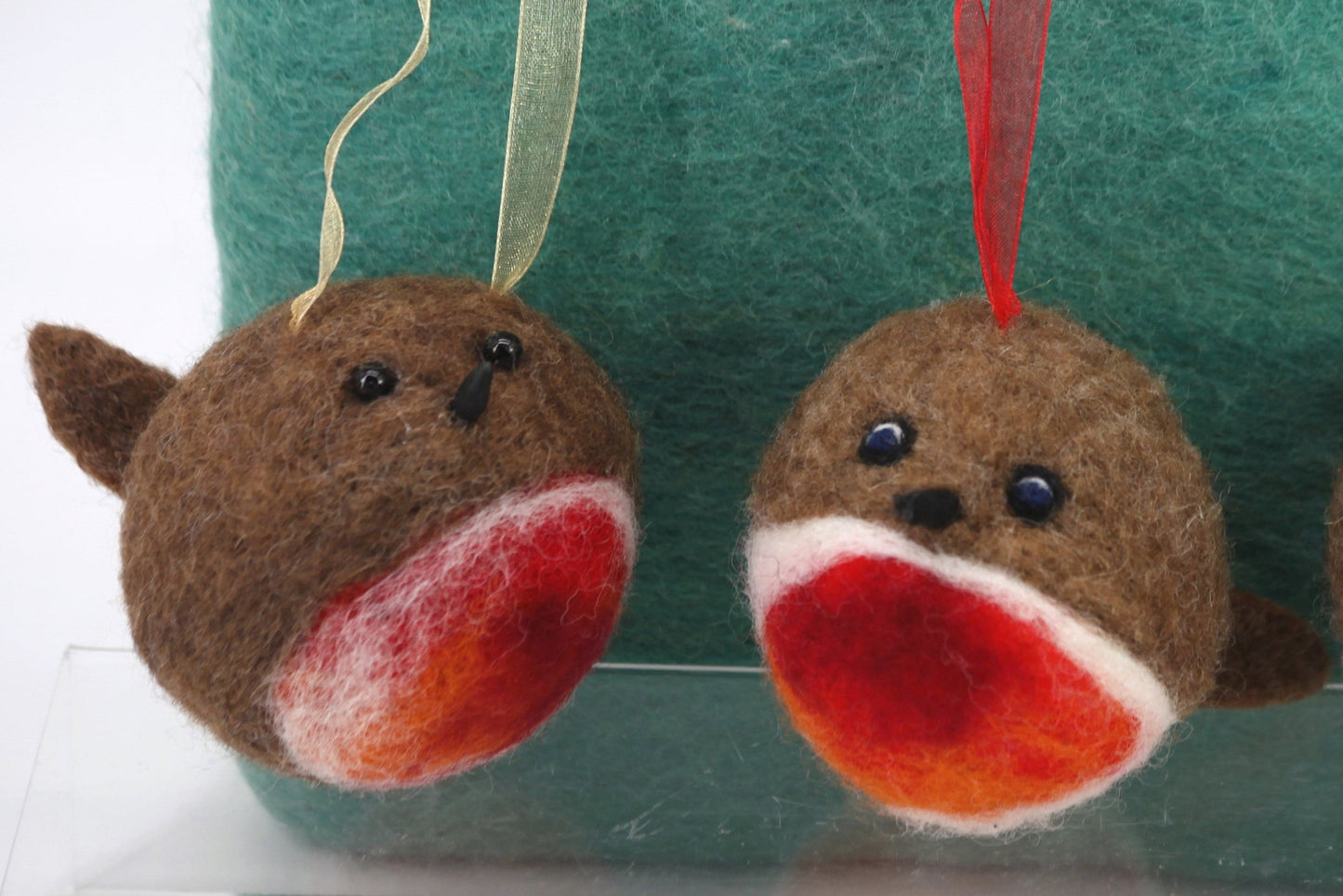 Robin Festive Baubles – Needle Felting Workshop and lunch on 20th March 2025